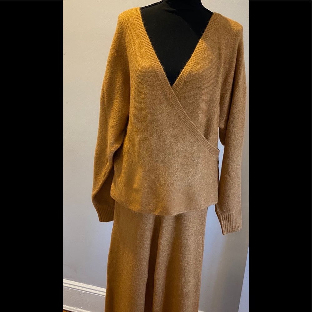 ‼️SOLD‼️Sweater Set